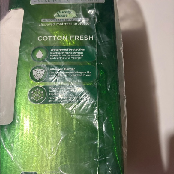 Crease Collection Green Mattress Cover - Picture 6 of 14